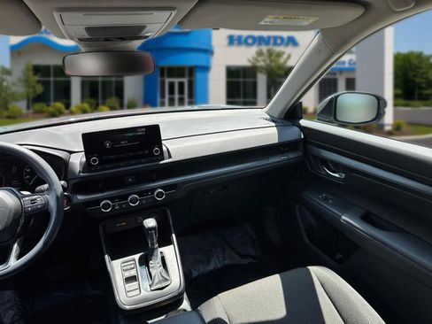 Used 2024 Honda CR-V LX image 31