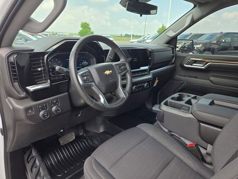 Used 2023 Chevrolet Silverado 1500 LT w/ Z71 Off-Road Package AWD/4WD image 11