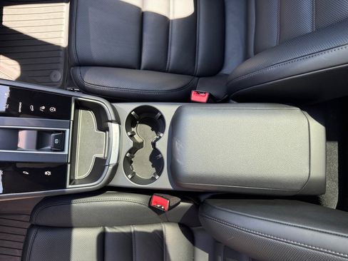 Used 2026 Porsche Macan Turbo AWD/4WD image 18