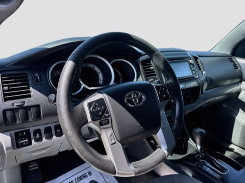 Used 2014 Toyota Tacoma 4x4 Access Cab w/ Convenience Package image 9
