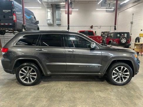 Used 2017 Jeep Grand Cherokee Overland AWD/4WD image 6