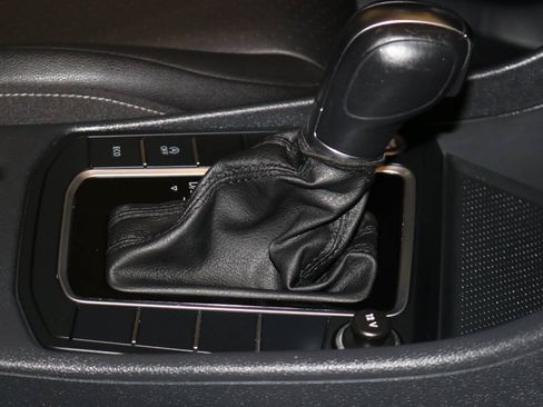 Used 2019 Volkswagen Jetta SE w/ Cold Weather Package FWD image 58