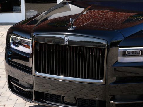 Certified 2022 Rolls-Royce Cullinan Black Badge w/ Dark Exterior Package image 25