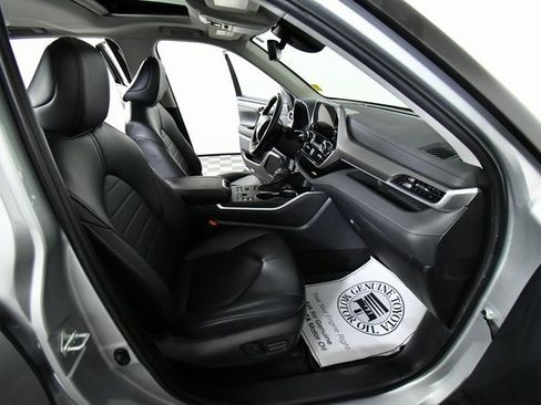 Used 2023 Toyota Highlander L image 22