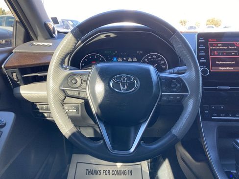 Used 2022 Toyota Avalon Limited image 19
