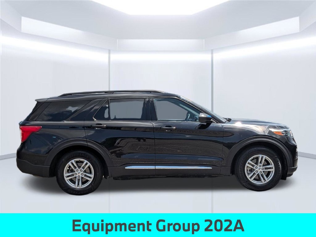 Used 2023 Ford Explorer XLT w/ Equipment Group 202A RWD image 9