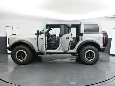 New 2026 Ford Bronco Badlands AWD/4WD image 32