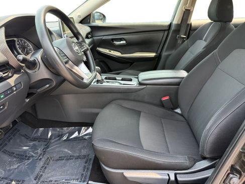 Certified 2024 Nissan Sentra SV FWD image 9