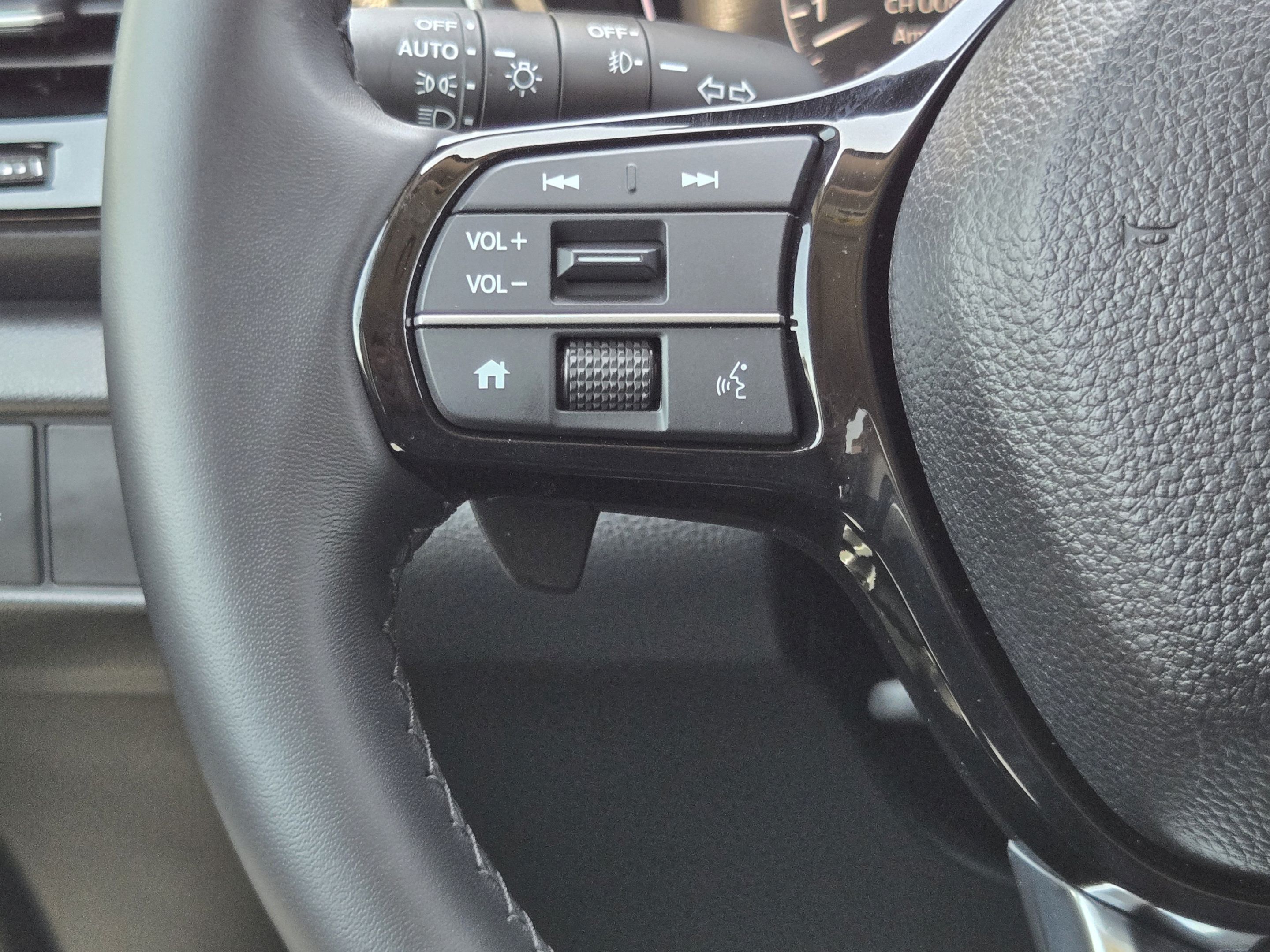 Certified 2025 Honda Pilot Touring image 25