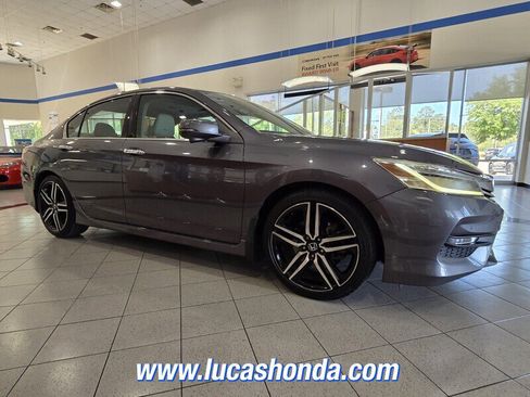 Used 2016 Honda Accord Touring image 3