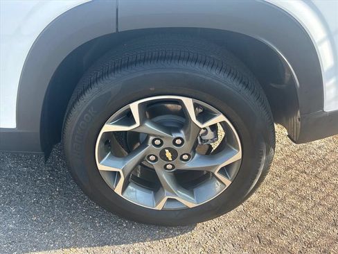 Used 2025 Chevrolet Trax LT FWD image 13