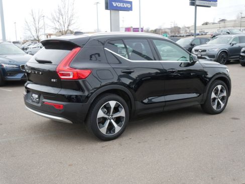 Certified 2025 Volvo XC40 B5 Plus AWD/4WD image 7