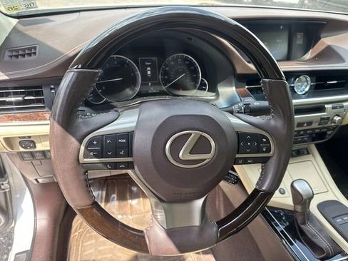 Used 2018 Lexus ES 350 w/ Premier Package image 28
