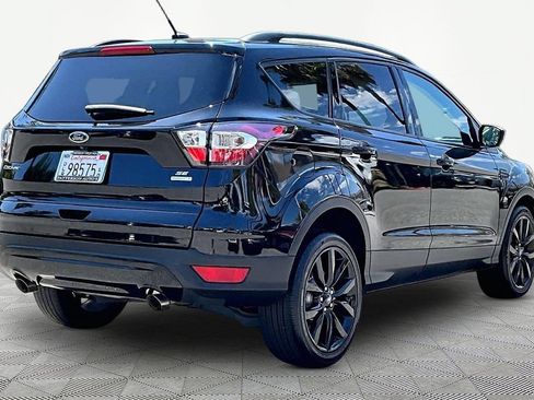 Used 2017 Ford Escape SE w/ SE Sport Appearance Package FWD image 2
