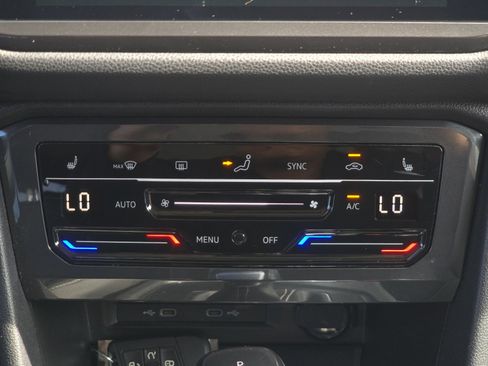 Certified 2022 Volkswagen Tiguan SE image 16