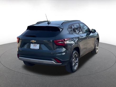 Used 2025 Chevrolet Trax LT w/ LT Convenience Package image 14