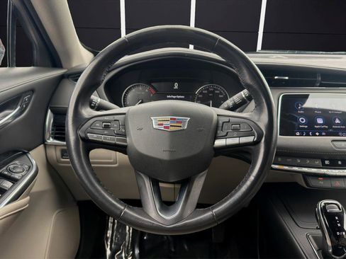 Used 2023 Cadillac XT4 Premium Luxury image 16