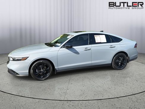 Used 2025 Honda Accord SE image 3