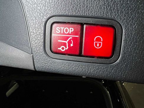 Certified 2025 Mercedes-Benz GLB 250 4MATIC image 18