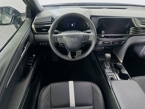 Used 2025 Toyota Camry SE image 4
