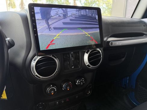 Used 2016 Jeep Wrangler Unlimited Sahara w/ Connectivity Group AWD/4WD image 25