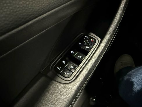 Used 2021 Porsche Panamera image 31