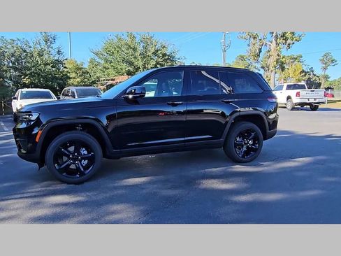 New 2025 Jeep Grand Cherokee Altitude RWD image 27