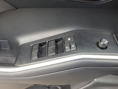 Used 2023 Toyota Highlander XLE AWD/4WD image 26
