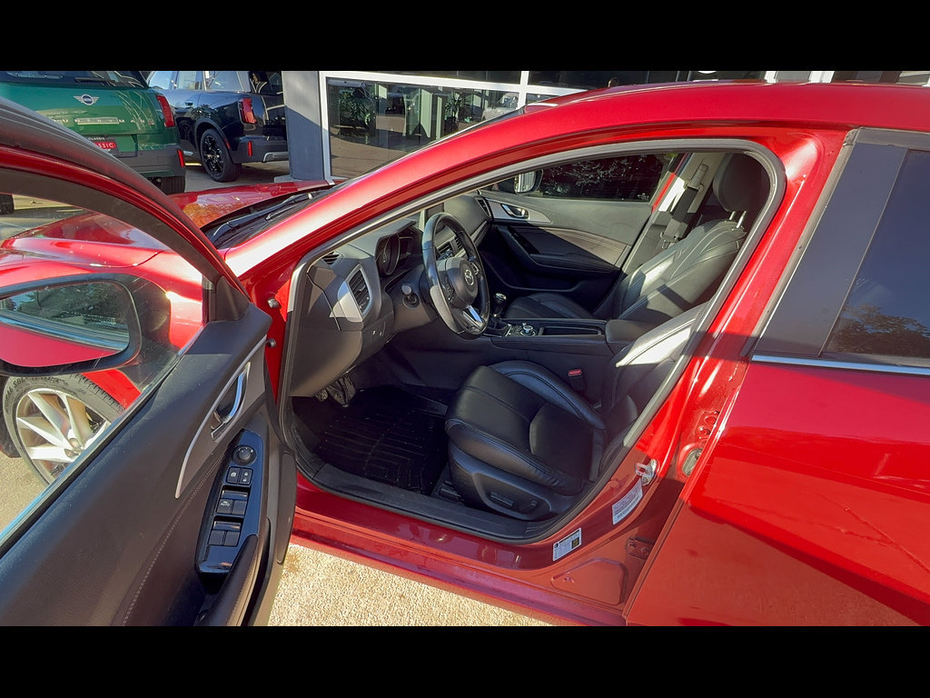 Used 2017 MAZDA MAZDA3 Touring FWD image 5