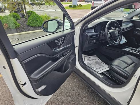 Used 2022 Lincoln Corsair AWD w/ Premium Package image 29