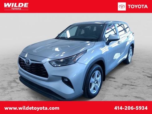 Used 2024 Toyota Highlander LE image 1