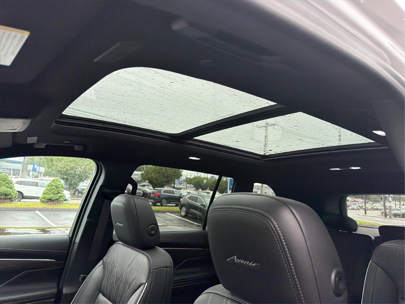 Used 2025 Buick Enclave Avenir AWD/4WD image 12