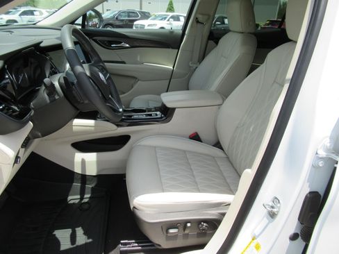 Used 2022 Buick Envision Avenir w/ Technology Package II FWD image 20