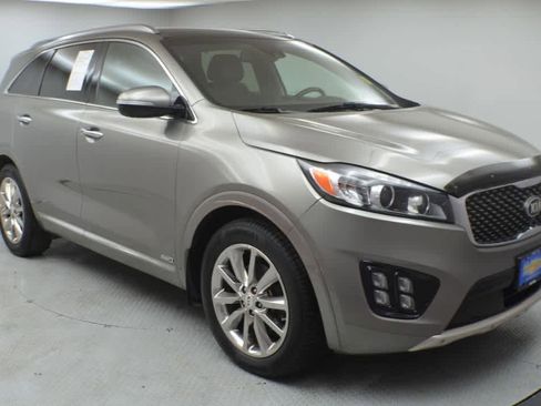 Used 2016 Kia Sorento SX w/ SXL Technology Package AWD/4WD image 2