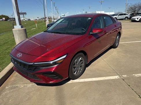 Used 2024 Hyundai Elantra SEL image 1