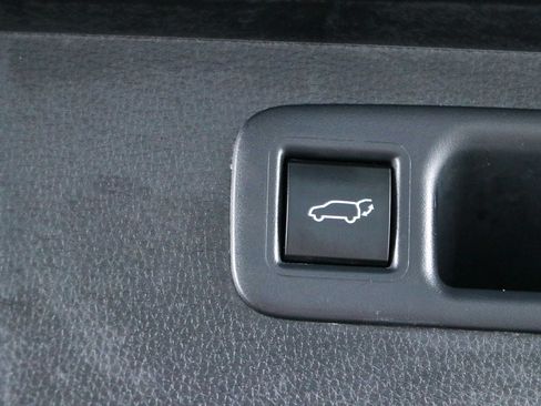 Used 2023 Toyota Highlander XLE AWD/4WD image 33