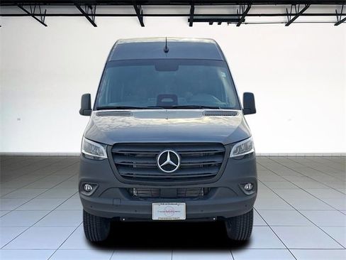 Used 2025 Mercedes-Benz Sprinter 2500 image 2