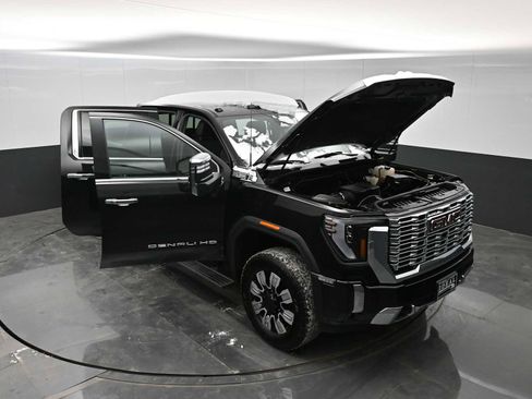 Used 2025 GMC Sierra 2500 Denali image 41