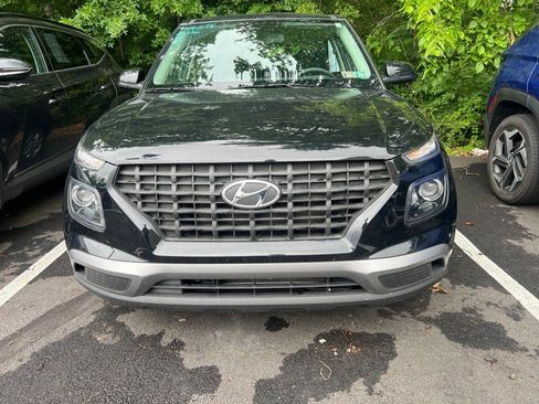 Certified 2024 Hyundai Venue SE FWD image 3