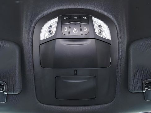 Used 2025 Chrysler Pacifica Select image 20