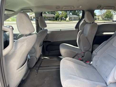 Used 2015 Toyota Sienna LE FWD image 10