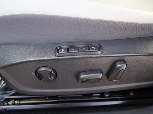 Used 2021 Volkswagen ID.4 Pro S w/ Gradient Package image 33