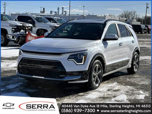 Used 2023 Kia Niro SX image 1
