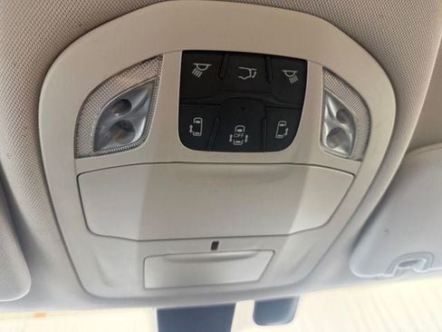 Used 2020 Chrysler Pacifica Touring-L FWD image 15