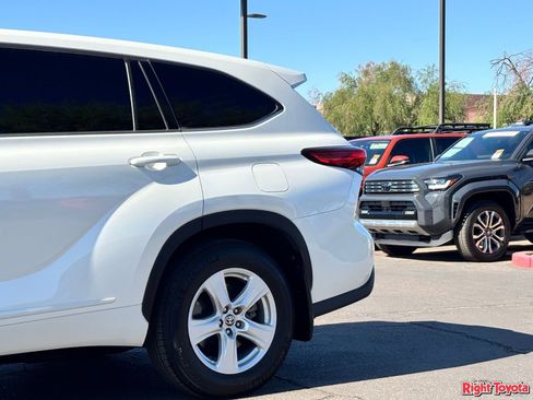 Certified 2020 Toyota Highlander L AWD/4WD image 10