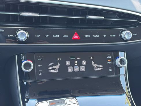 Certified 2026 Genesis GV70 2.5T AWD/4WD image 28