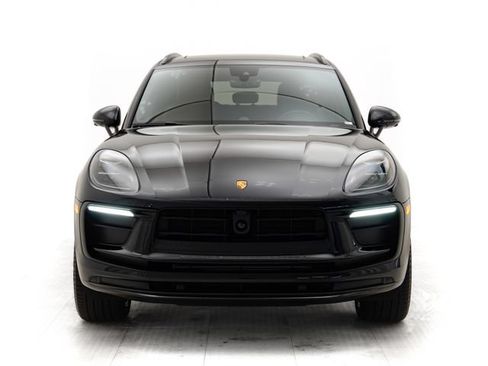 Certified 2025 Porsche Macan Turbo AWD/4WD image 30