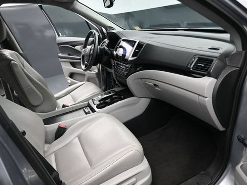 Used 2017 Honda Pilot Touring image 23