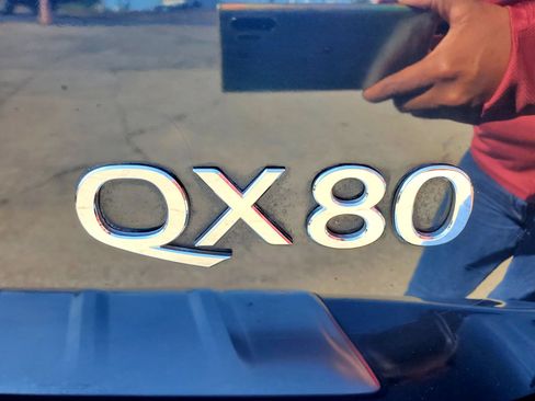 Used 2017 INFINITI QX80 4WD w/ Driver Assistance Package image 16