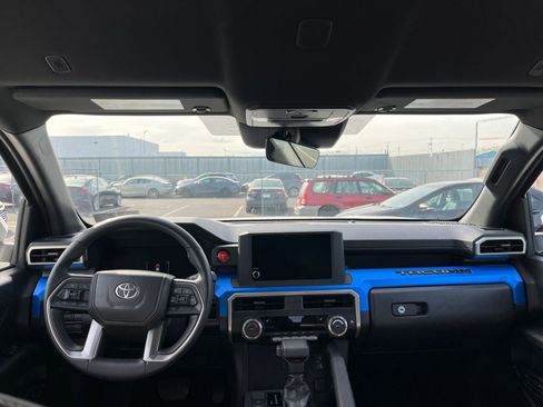 Used 2025 Toyota Tacoma TRD Off-Road image 33